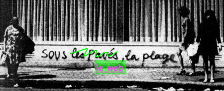 An old black and white photograph of 3 people looking at the words " sous le web, la plage".